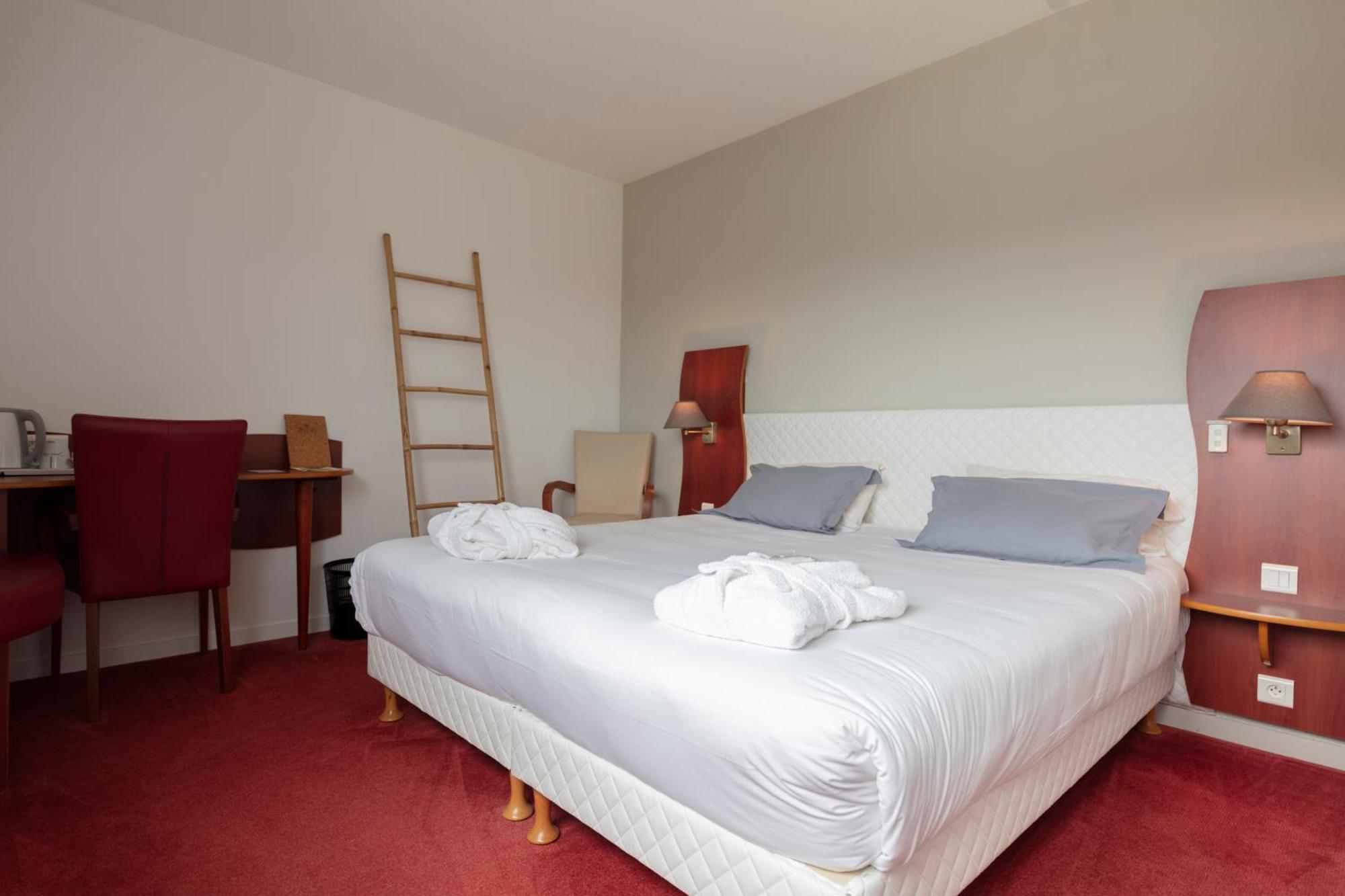 Artemis Hotel & Spa Bistro Coquet Brioude Phòng bức ảnh