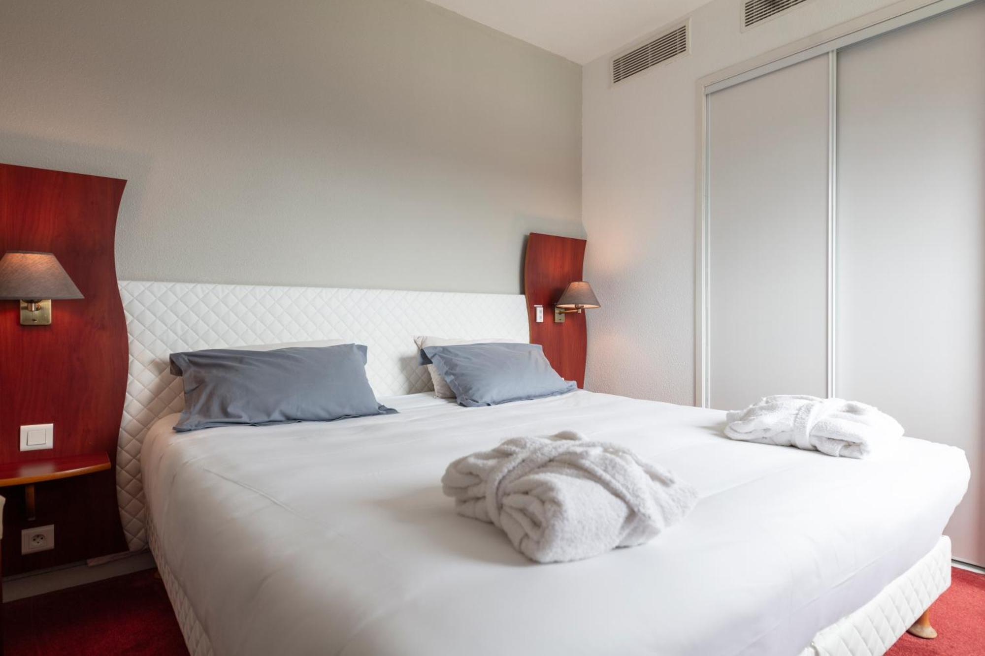 Artemis Hotel & Spa Bistro Coquet Brioude Phòng bức ảnh